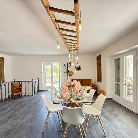 Apartamento Varázshegy *