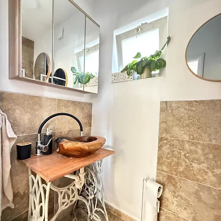 Varázshegy Apartman Bar